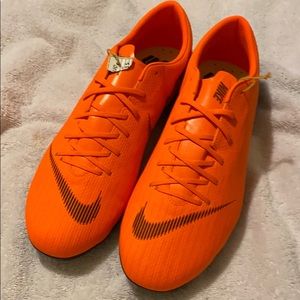 NEW Nike Vapor Twelve Pro SIZE 9 Orange Cleats